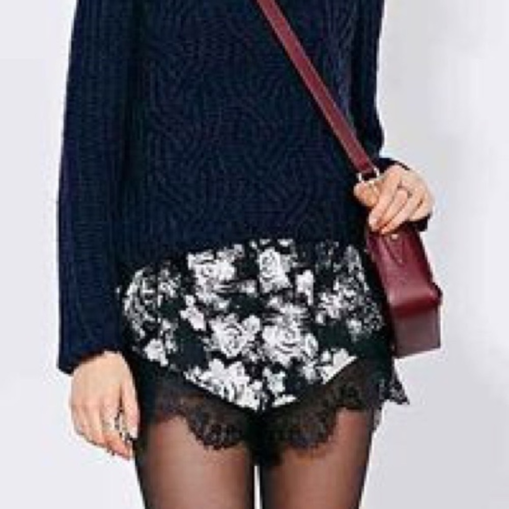 //KIMCHI BLUE// Printed Lace Shorts